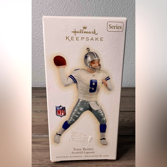 Hallmark NEW 2009 Christmas Ornament NFL Tony Romo 15th Football Legends series - Picture 1 of 10